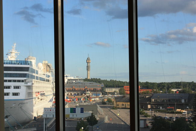 シリヤラインに乗って、これからフィンランドのトゥルクへ。初めて船で一夜を過ごす。<br /><br />すでに19時。なのにまだ空は明るい。