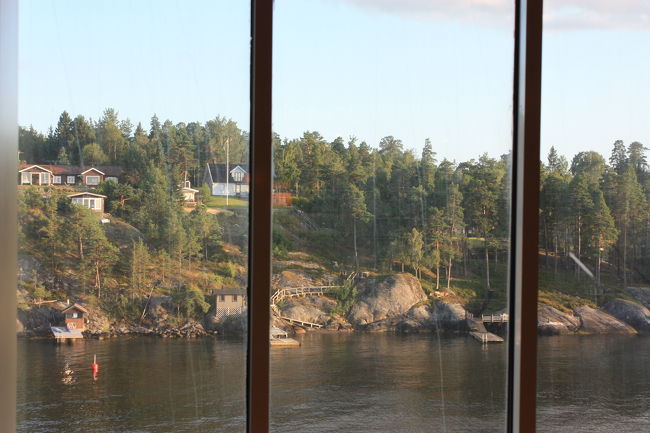 段々島々が見えてくる。<br />ここは島国なのだ、と思う。