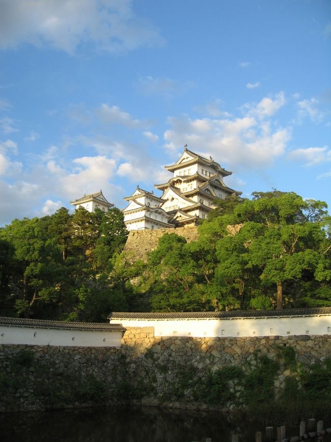 最後にもう一度、<br />夕日を浴びる姫路城を目に焼き付けました。