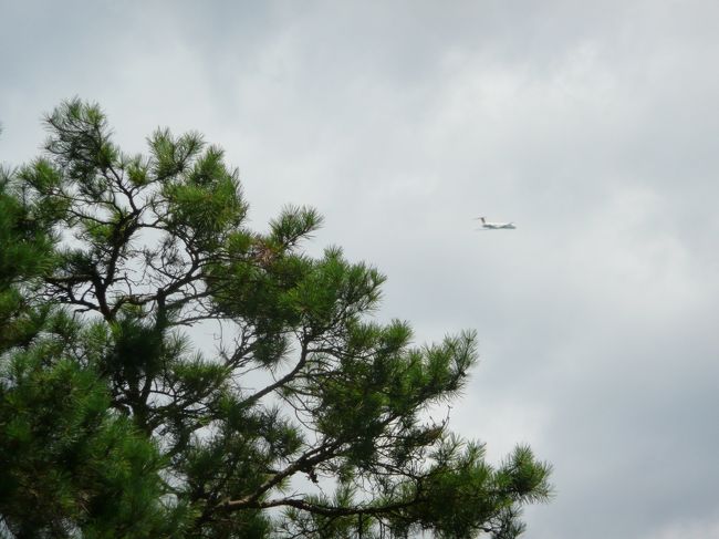 岩沼は仙台空港が近いので<br />山側に離陸した飛行機がこのへんを<br />旋回して海へ出ます
