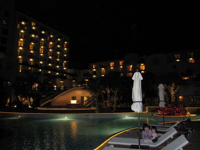 夜はライトアップで