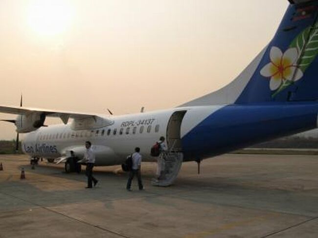 ラオス航空　Lao Airlines<br />搭乗は後ろから♪ <br />