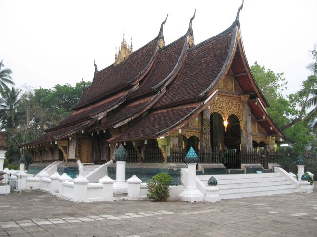 町のシンボル「ワットシェントン」<br /><br />１５６０年にセタティラート王により建立され、ラオスの寺院の中では最高傑作といわれている。<br /><br />