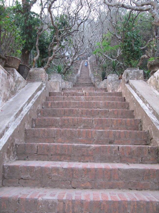 プーシーの丘（３２８段の階段）<br /><br /><br />