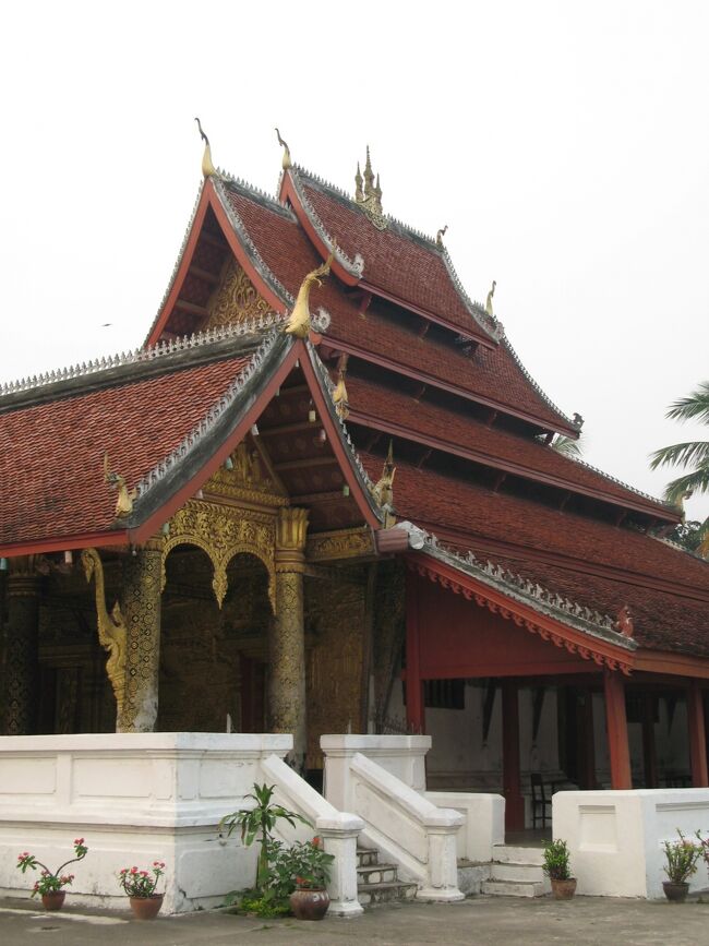 ワットマイ<br /><br />１８２１年建立、完成までに５０年の年月を費やしたといわれる「美しい黄金の国土の新しい寺院」という意味の名前がついている。 <br />