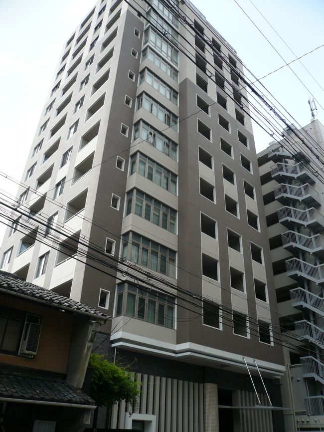 両親が今年の夏まで住んでいたマンションをスルーしました。<br /><br />約３年住んでもう引っ越しました。