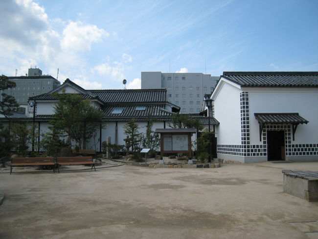 中はこんな感じ。<br /><br />仮装フェチとしては、こういう場所には<br />当時の衣装を着て写真が撮れるお店がほしいです。