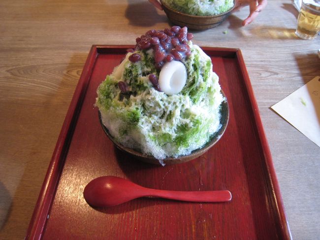 氷がしっとり柔らかくて絶品でした。<br />お茶から手作りしてそうながっつり抹茶味で<br />おいしかった！<br />カレーやケーキもおいしそうでしたよ。<br />