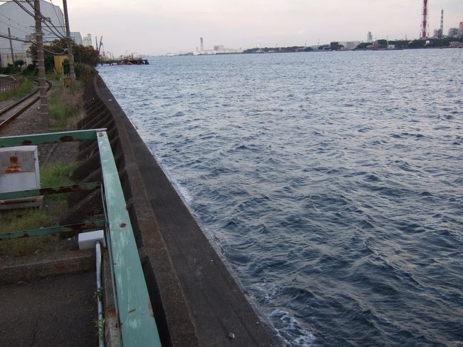 海の横のホーム 海芝浦駅 裏から眺める横浜港 夜 鶴見 神奈川県 の旅行記 ブログ By がりさん フォートラベル