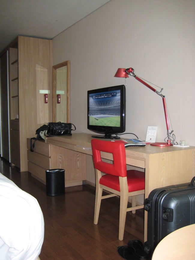 雨があがったようなので<br />チェックアウトして出かけます。<br /><br />静かで快適な部屋ともお別れ。。