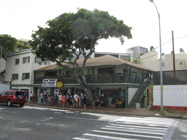 朝食兼昼飯をここでとることにする。<br /><br />混んでますね。