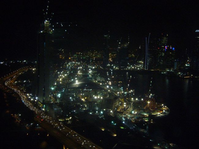 観るぞ♪観るぞ♪：シンガポール・フライヤー その7<br /><br />夜景。綺麗でしょ？… な〜んて。<br />実はこれ。建設中のカジノ！<br />作業員のオジサンたち、夜通しお仕事中みたいです。お疲れ様。