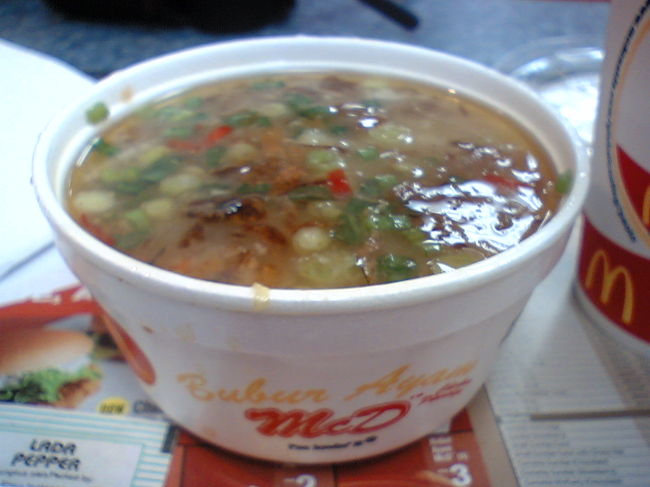 というわけで注文。<br />約100円弱。生姜風味のお粥でした。日本人の口にも合います。