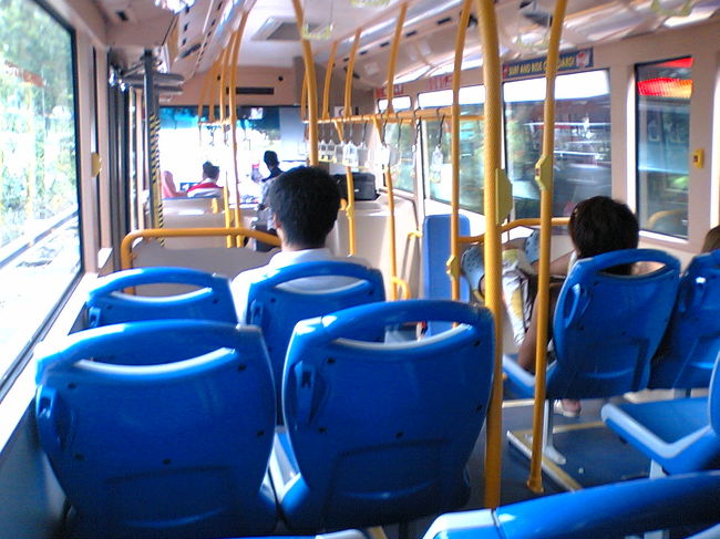 バスの中はこんな感じ。