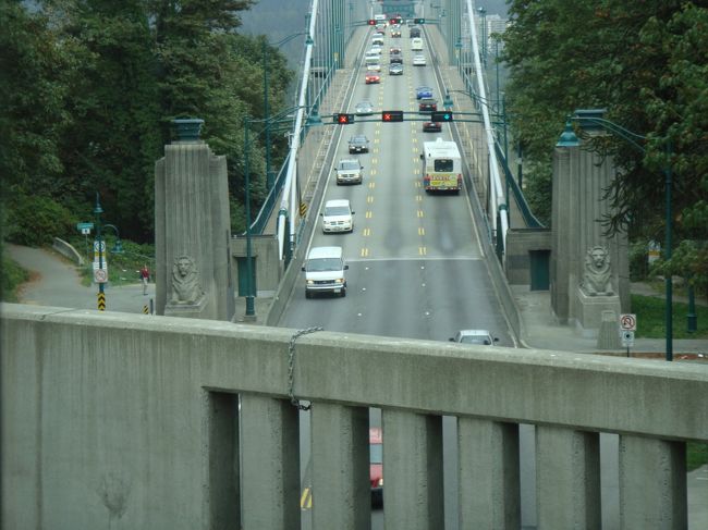 ２頭のライオンが睨んでます（笑）