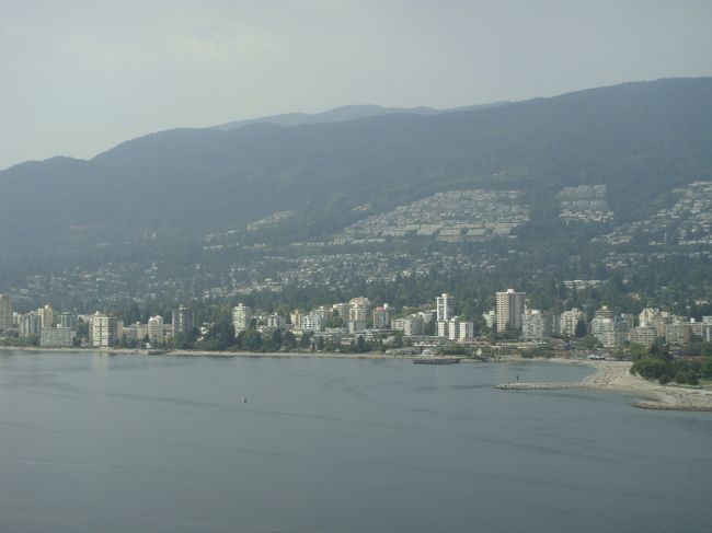 スタンレーパークの、一番北よりのポイントから<br />見た、ノースバンクーバー