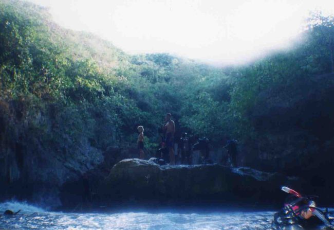 このポイントで潜った後．．．心臓破りの上り坂が待っていた。