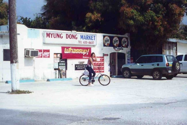 テニアン島では、自転車で島内散策（すぐに終了。）