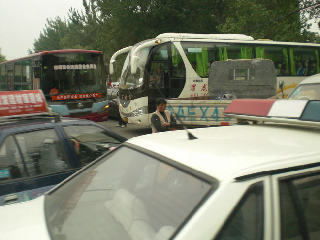 西安の交通事情にびっくり。<br /><br />右折左折直進歩行者、全部一緒に動き出す