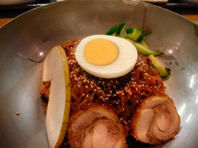 ビビムネンミョンはピリ辛☆<br /><br />このタレが辛いけどすごーく美味しいです。