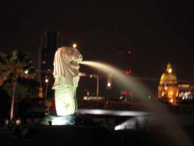 海側からマーライオンも観れます