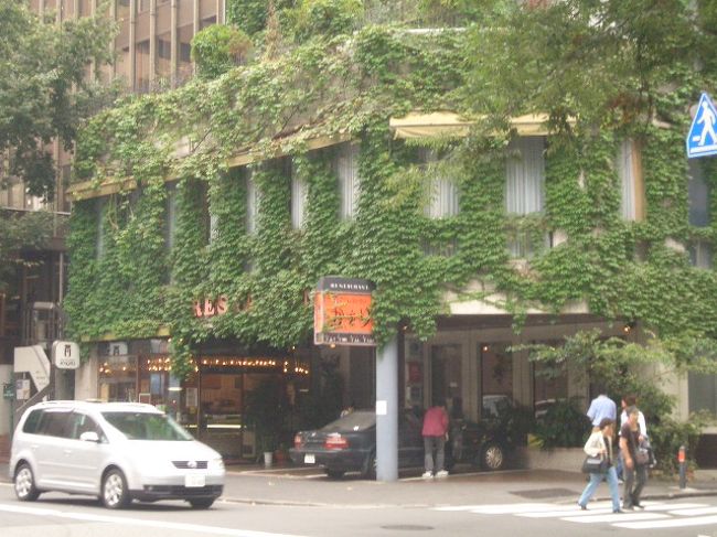 かをり等の老舗のお菓子屋さんがたくさんあります。<br />でも今回はあのお菓子屋さんで買おうと決めていました。