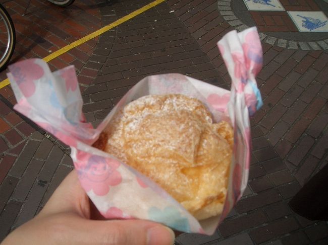 伊勢佐木モールの中にあった不二家でミルキーシュー（２１０円）というのがあり、包み紙があのミルキーと一緒だし、どういうクリームか食べたかったので購入！<br />思ったより甘さ控えめでおいしかったです。<br />関内レポートこれにて終了です。