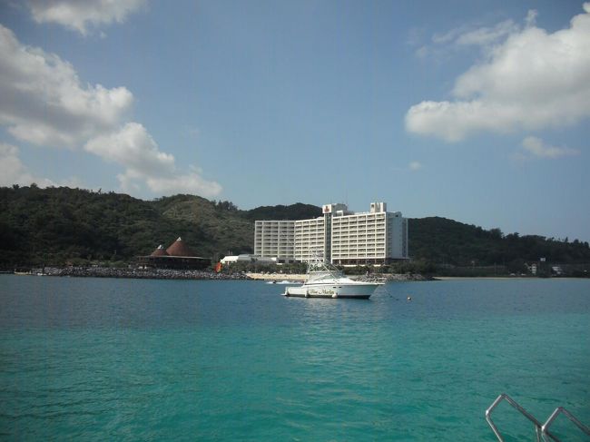 しかし、完全に期待外れ。満ち潮のためか海水が濁って透明度があまりない。さらに、期待したサンゴがわずかしか成長していない。