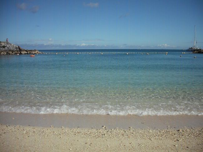 実は若い時、私はトライアスロンに熱中し、レースにも出たことがある。綺麗な海（写真）を見ると心が騒ぐ。