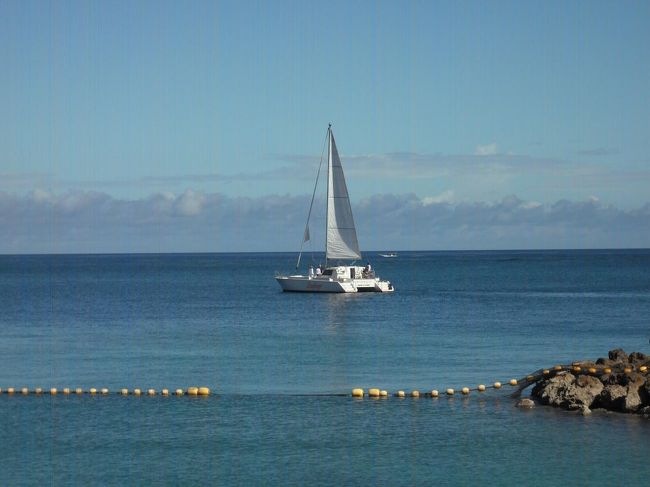 フロントで聞いてみたら、11階ルネッサンスフロアーのお客様対象の「お目覚めセーリング（カタマランディンギー）」のサービスという。 <br />