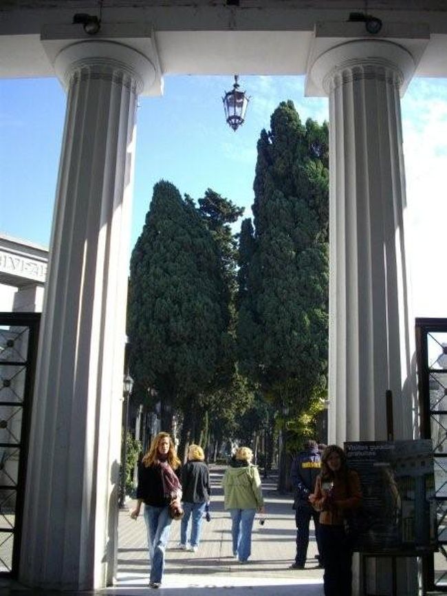 レコレータ墓地の入口です。