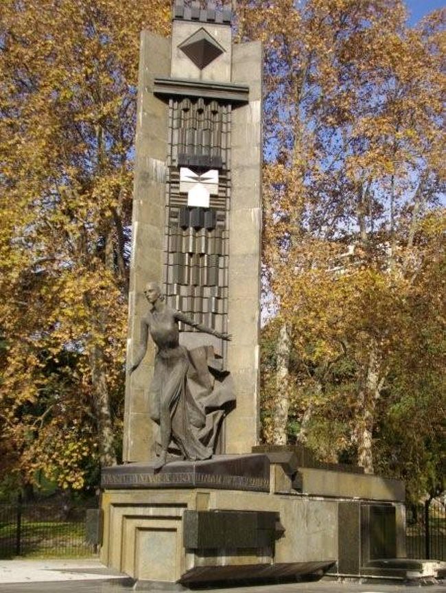 リベルタドル通り沿いの像。<br /><br />ここにもエビータ。