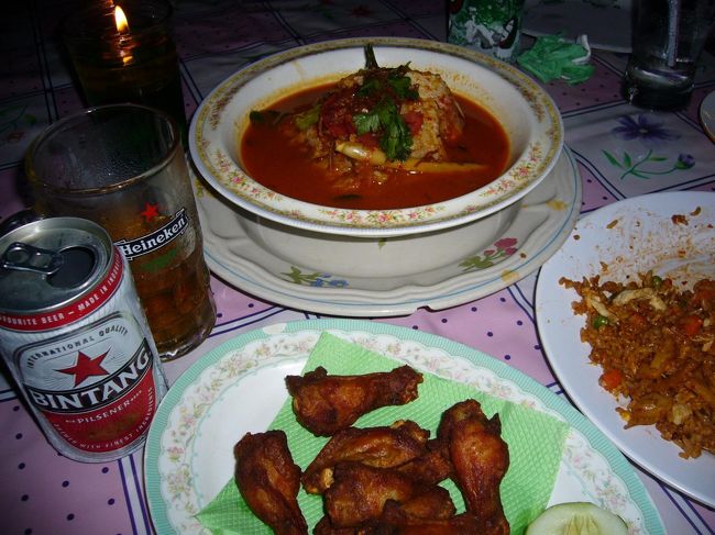 他にも、チキンウィング、魚のすっぱ辛煮(Sour &amp; Spicy Fish)をオーダー。<br /><br />この魚が！魚が！！！ほっぺた落ちるほど美味でした。すっぱ辛いスープが、絶妙。<br /><br />ビンタンビールも飲んで、SGD30程。お腹もお財布も、大満足のディナーでした。