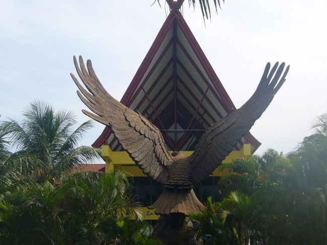 復路も朝1番のフェリー。<br /><br />後ろ髪を引かれつつ、ここビンタン島のフェリーターミナルから、シンガに戻ります…<br /><br />ビンタン島、1泊といわず、2泊3泊したい！！！<br />また近々戻ってきます〜。