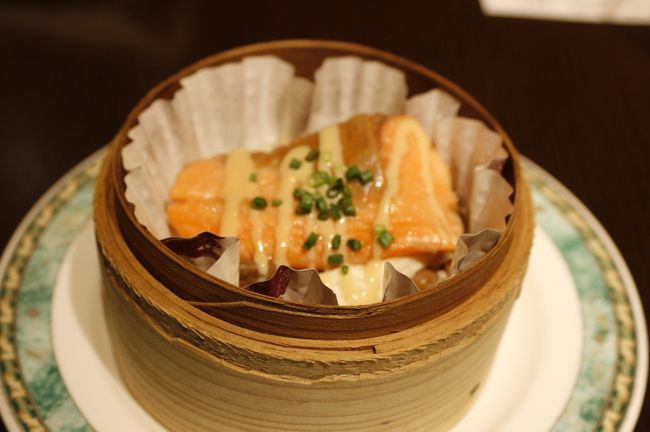 サーモンといろいろキノコのせいろ蒸し<br />五木村名産豆腐味噌ソース<br /><br />いやはや、純血熊本人ですが、<br />五木村の豆腐味噌ソースはおはつでした。<br />そして大好物のサーモン♪<br />久しぶりのせいろ蒸しも美味しかったです。<br />