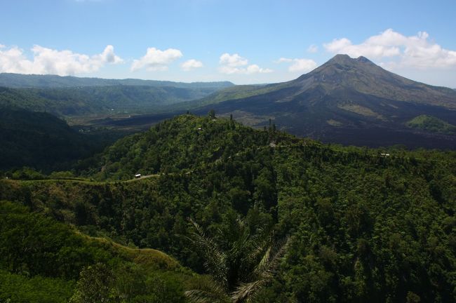 向かいに見えるのは標高1.717ｍのバトゥール山。