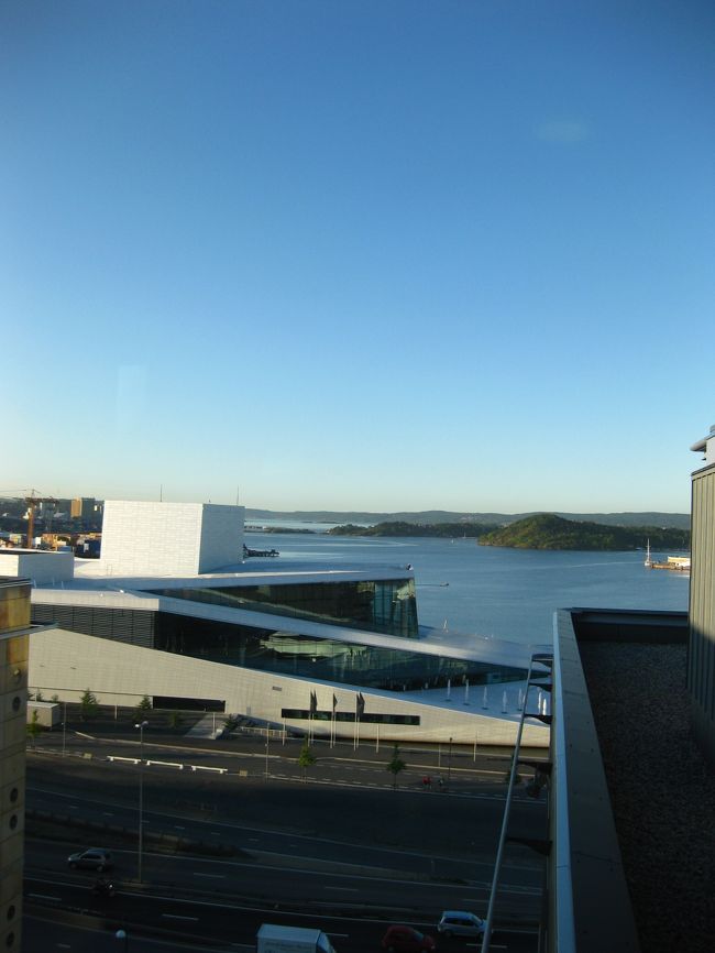 ホテルから見たオペラ座（朝）。