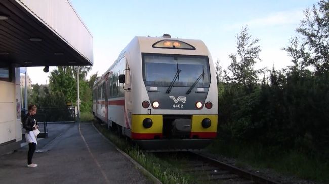 サヴォンリンナ　カウッパトリ駅と電車。