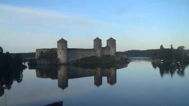 電車から見たオラヴィ城。