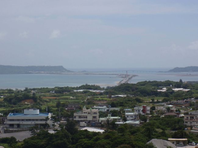 最高ポイントの一の郭からの眺め。<br /><br /><br />次に向かう海中道路が見渡せました。