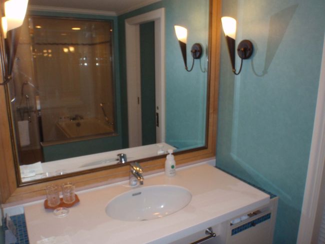 コップは何気に琉球ガラスです。<br />バス･トイレセパレートでお風呂も広い！