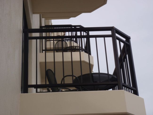 斜上の部屋のバルコニー<br /><br /><br />マリオならジャンプして飛び移っていけそう。