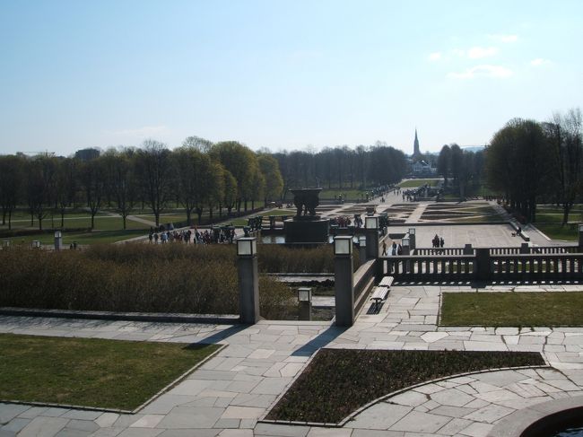 とても広い公園の敷地内。