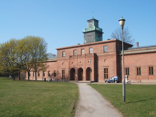 こちらがその「ヴィーゲラン美術館」<br /><br />遠くから眺めるだけ…