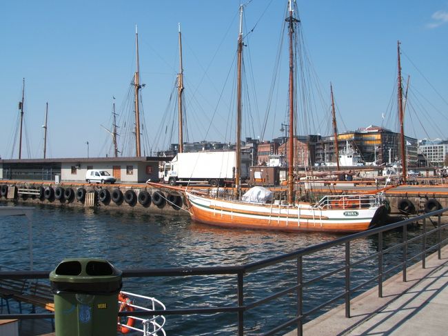 目の前は港です。港大好き、海大好き。