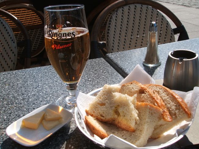 いえーい！<br /><br />（食べかけ、飲みかけ、気にしないでください。）