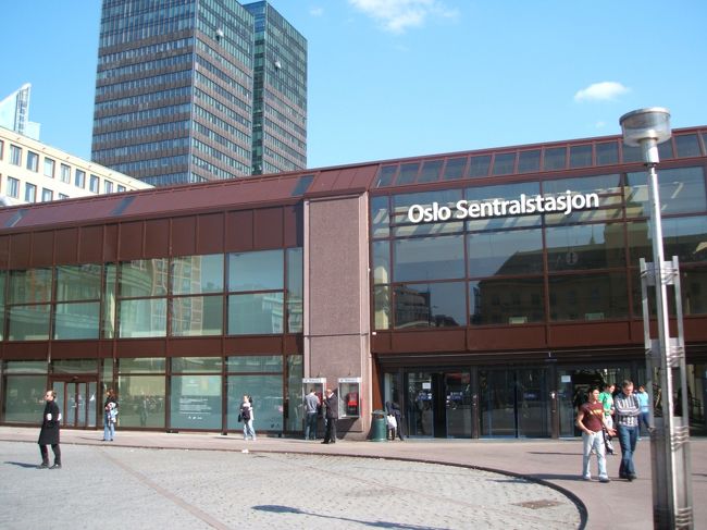 途方に暮れてとりあえず中央駅にやってきてしまいました。オスロは小さな町。