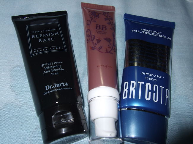 今や韓国と言えばＢＢクリーム。本当にいろんな種類があって迷います。私が買ったのは３点。左からドクタージャルト、イニスフリー、ＢＲＴＣ。