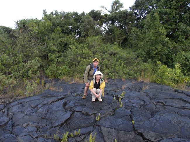 溶岩の上は歩きにくいので、ご注意を。