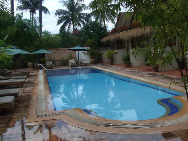 ウラにはプールもありました☆<br />でも今回は使うこと無かったな〜。<br />少しもったいない。